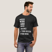 Lass deinen Erfolg sei dein Noise Inspiration Gesc T-Shirt (Vorne ganz)