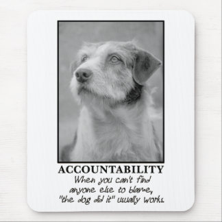 Lass dem Hund die Schuld für deine Furzen Mousepad