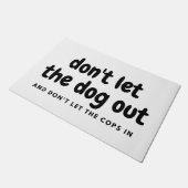 Lass dem Hund nicht die Türmatte aus! (Schrägansicht)