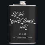 Lass der Vintagen Trauzeugen der Good Times Roll R Flachmann<br><div class="desc">Diese personalisierte Flasche ist ein stilvolles,  Vintag inspiriertes Geschenk für Trauzeugen. Funky Retro inspiriert Schriftart für "Lass the Good Times Roll" in Weiß auf schwarzem Hintergrund und Ihren Namen und Datum der Wahl! Woll mehr Hochzeitsartikel in diesem Stil? Karo aus der ganzen Sammlung oder schicke mir eine Nachricht!</div>