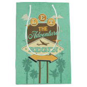 Lass des Abenteuers mit Retro-Design Mittlere Geschenktüte (Vorderseite)