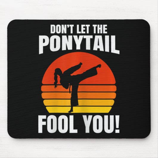 Lass dich nicht vom Pferdeschwanz täuschen Karate  Mousepad (Vorne)
