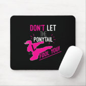 Lass dich nicht vom Pferdeschwanz täuschen Karate- Mousepad (Mit Mouse)