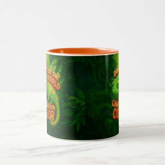 Lass die Welt ändere deine Farbe nicht - Chameleon Zweifarbige Tasse (Mittel)