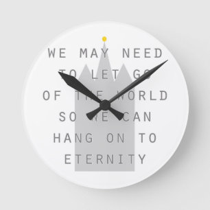 Lass die Welt los, um an die Ewigkeit zu klammern  Runde Wanduhr