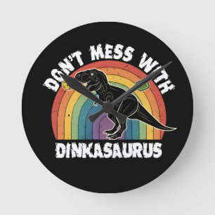 Lass es nicht mit Dinkasaurus Pickleball ankommen Runde Wanduhr