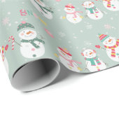 Lass es Schneemänner auf Grün schneebedecken Geschenkpapier (Rolleneckpunkt)
