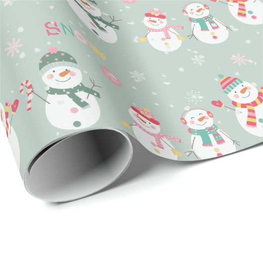 Lass es Schneemänner auf Grün schneebedecken Geschenkpapier (Rolleneckpunkt)