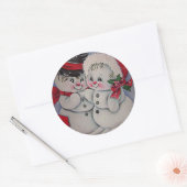 Lass es schneit. Snowman seine Freundin Runder Aufkleber (Umschlag)