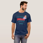 LASS IHNEN DREAM GO FÜR DIE WIRKLICHKEIT AM BESTEN T-Shirt (Vorne ganz)