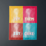 "Lass ihnen Eat Cake": Marie Antoinette (Pop art) Wandteppich<br><div class="desc">Ja ja, wir wissen, dass sie es wahrscheinlich nicht gesagt hat, aber "Lass ihnen Kuchen essen" ist nur ein ikonisches Marie-Antoinette-Zitat. Pop-Kunst in kräftigen, fetten Farben (rot, rosa, aquamarin und goldgelb) spielt auf einem Vintagen Porträt der einstigen Königin von Frankreich; das Ergebnis ist eine Wange-Hommage an eine kultistische Figur.</div>