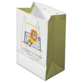 Lass Kick Lion Goalkeeper Soccer Kindergeburtstag Mittlere Geschenktüte (Vorderseite Schrägansicht)