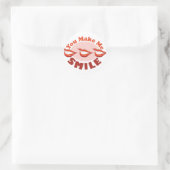 Lass mich lächeln runder aufkleber (Tasche)