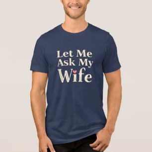 Lass mich meine Frau fragen – Retro Humor-Abzeiche Tri-Blend Shirt