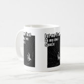 Lass mir in meinem eigenen Raum zu schweben Kaffeetasse (Vorderseite Links)
