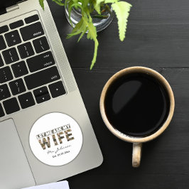 Lass mir, meine Ehefrau lustig personalisiert gefr Runder Aufkleber