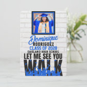 Lass mir sehen Sie gehen | Funny Blue Foto Abschlu Einladung (Stehend Vorderseite)