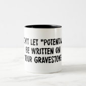 Lass nicht, dass auf deinem Graveston geschrieben  Zweifarbige Tasse (Mittel)