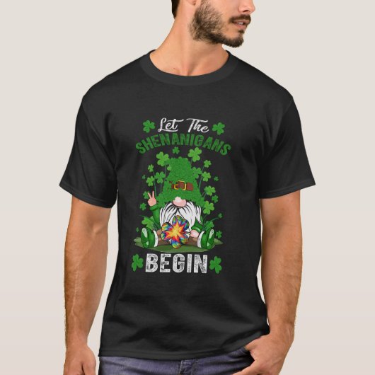 Lass Shenanigans Begin Gnome Kleeblatt Gefärbte Kr T-Shirt (Vorderseite)
