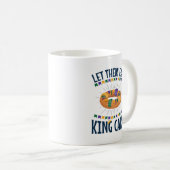 Lass sie essen King Cake Funny Mardi Gras Kaffeetasse (VorderseiteRechts)