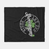 Lass The Shenanigans Begin Funny Clovers St Patric Fleecedecke (Vorderseite (Horizontal))