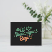 Lass The Shenanigans Begin Funny Irish St Patricks Postkarte (Stehend Vorderseite)