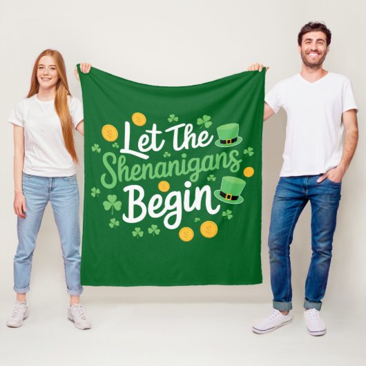 Lass The Shenanigans Begin Funny St Patrick's Day Fleecedecke (Beispiel)
