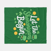 Lass The Shenanigans Begin Funny St Patrick's Day Fleecedecke (Vorderseite (Horizontal))