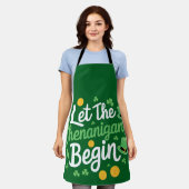 Lass The Shenanigans Begin Funny St Patrick's Day Schürze (Getragen)
