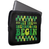 Lass The Shenanigans Begin Irish Groovy Retro Laptopschutzhülle (Vorne Rechts)