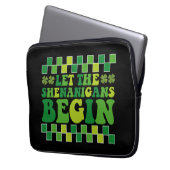 Lass The Shenanigans Begin Irish Groovy Retro Laptopschutzhülle (Vorderseite Links)