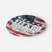 LASS UNS BRANDON GEHEN! [Schriftart 2] PapierTelle Pappteller (Schrägansicht)