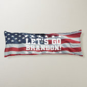 LASS UNS BRANDON GEHEN! [Schriftart 6] Körperkisse Seitenschläferkissen (Rückseite)