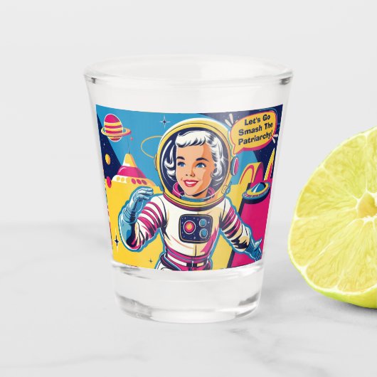 Lass uns den Patriarchenfeministen zerschlagen. Schnapsglas (Vorderseite)