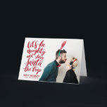 Lass uns naughty Red Hand Lettered Funny Holiday s Feiertagskarte<br><div class="desc">Mit dieser modernen,  einzigartigen und lustigen Urlaubskarte mit dem roten,  handgeschriebenen Zitat "Sei ungezogen und rett dem Weihnachtsmann." überlagern. Diese Karte ist in anderen Farben erhältlich.</div>