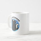 Lass uns Spray Funny Skunk Pun Kaffeetasse (Vorderseite Links)