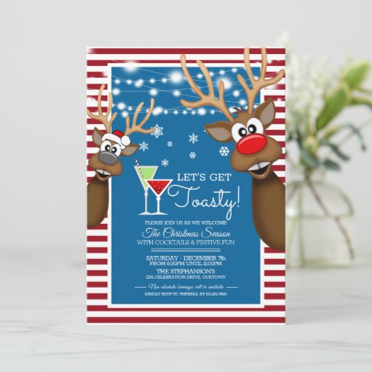 Lass uns Toasty Weihnachtscocktail-Party holen Einladung (Stehend Vorderseite)