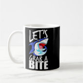 Lasse Grab A Bite Shark Graphic Spaß Sarcastic Qu Kaffeetasse (Links)