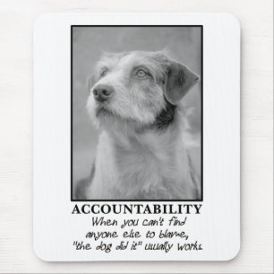 Lassen Sie den Hund die Schuld für Ihre Furzen Mousepad