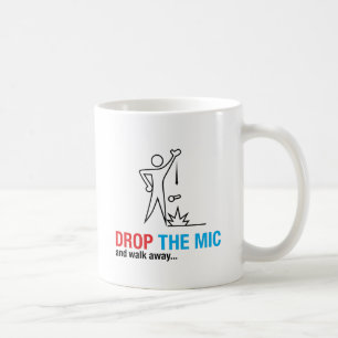 Lassen Sie den Mic fallen und gehen Sie weg Kaffeetasse