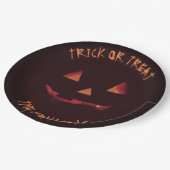 Lassen Sie den Namen des Pumpkin-Halloween-Party a Pappteller (Schrägansicht)