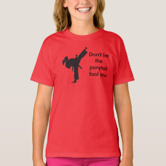Lassen Sie den Pferdeschwanz Sie nicht täuschen - T-Shirt
