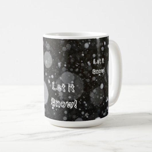 Lassen Sie es auf einem schneebedeckten Hintergrun Kaffeetasse (VorderseiteRechts)