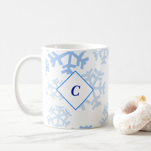 Lassen Sie es die blaue Monogramm-Tasse schneien Kaffeetasse (Mit Donut)