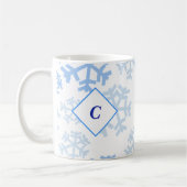 Lassen Sie es die blaue Monogramm-Tasse schneien Kaffeetasse (Links)