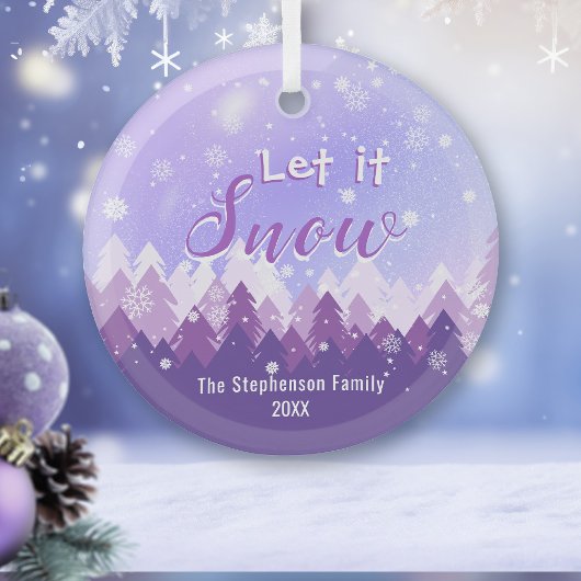 Lassen Sie es Lila Schneewald frohe Weihnachten. Ornament Aus Glas