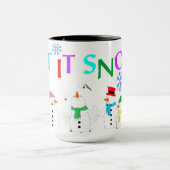 Lassen Sie es mit Schneemännern über die Tasse des (Zentrum)