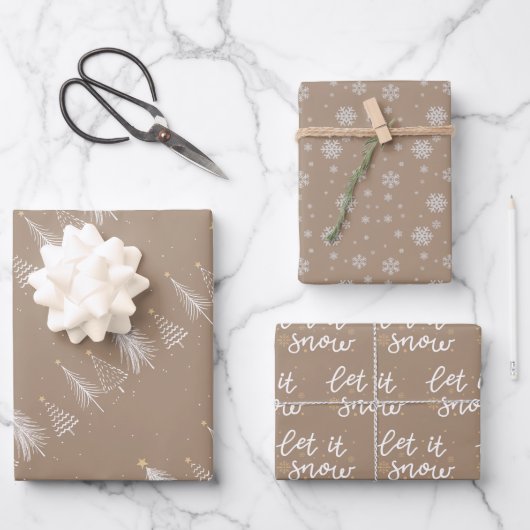 Lassen Sie es mit weißen Weihnachtsbaumen schneebe Geschenkpapier Set (Vorderseite)