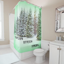 Lassen Sie es schneebedeckte Bäume grün glühen Win