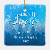 Lassen Sie es schneit unser 1. Weihnachtsblau Keramikornament (Rückseite)